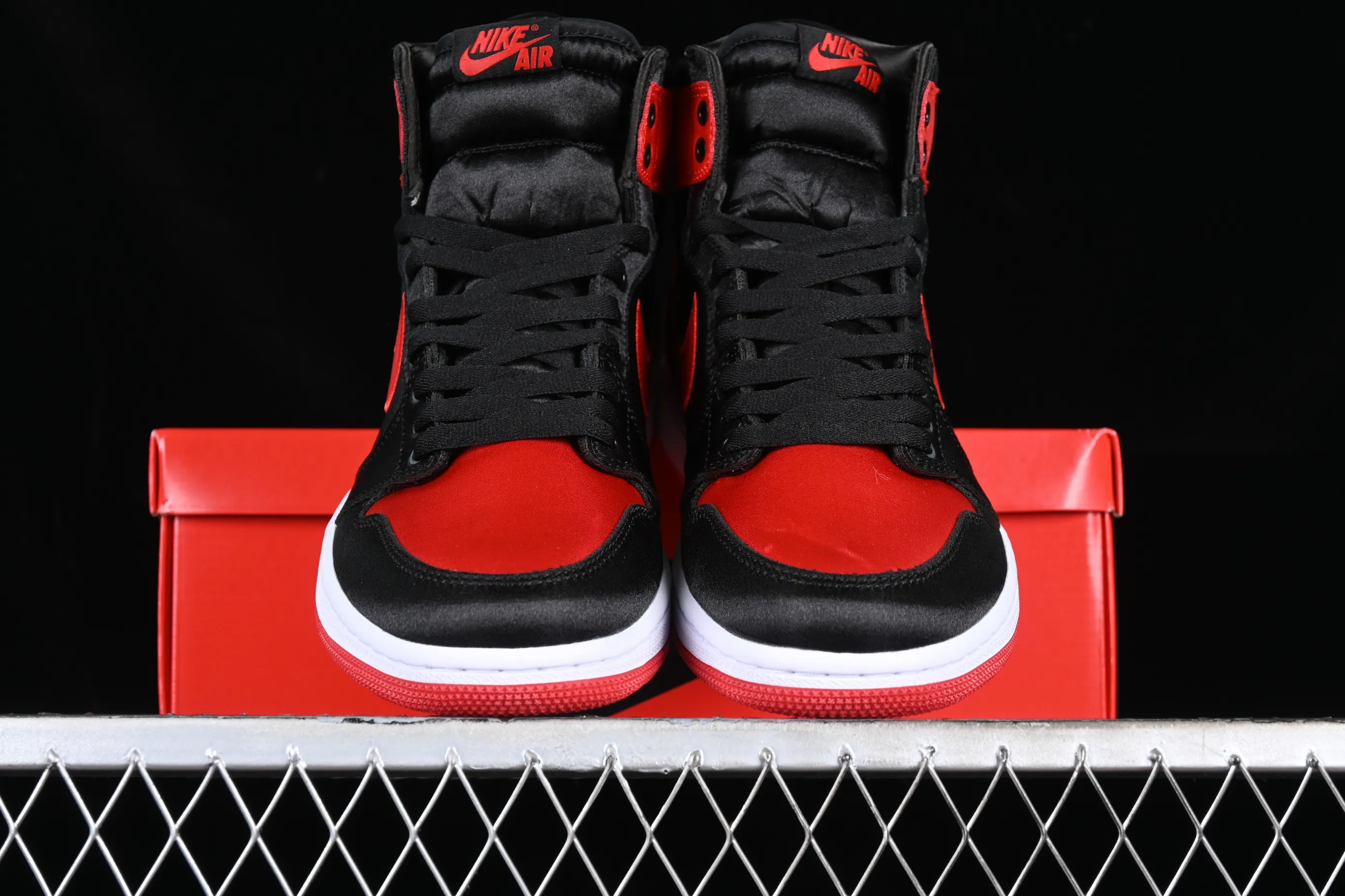 All Categories Air Jordan Jordan Series Basketball Shoes Air Jordan 1 High L Version Air Jordan 1 High OG "Satin Bred" AJ1 Joe 1 Silk Forbidden Wear FD4810-061